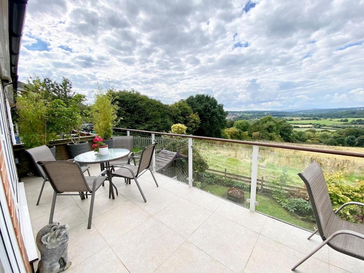 Rare & Breathtaking View With Secret Garden Bar Villa Horsforth Bagian luar foto