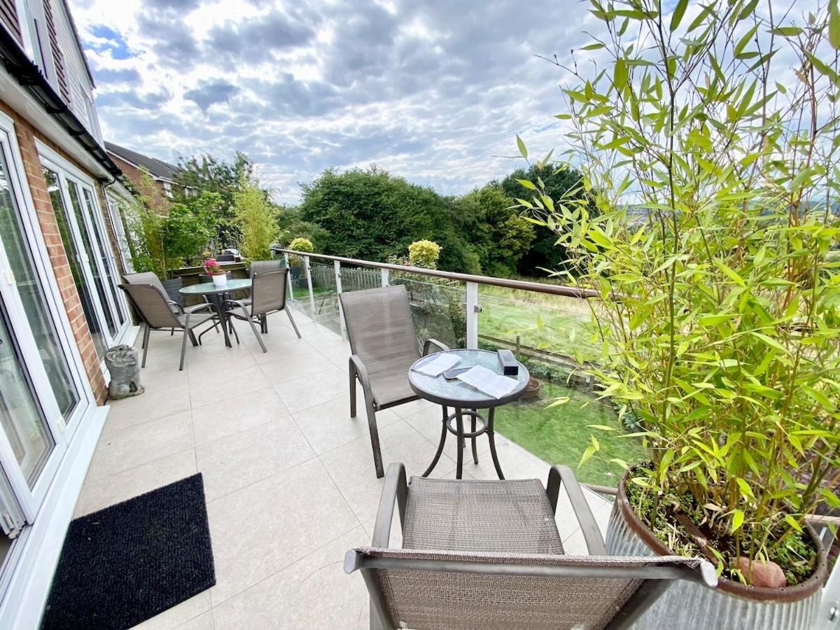 Rare & Breathtaking View With Secret Garden Bar Villa Horsforth Bagian luar foto